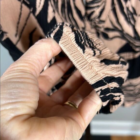 Wild Fable Tropical Print Black Ankle Pants with Wide-Leg Design - Picture 4 of 7